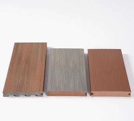 140 x 25mmの湿気防止WPCのDeckingは反紫外線プラスチック木合成シートに乗る